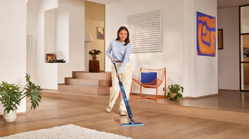 kobieta z mopem Philips OneUp