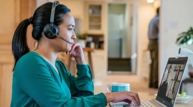 POLY Voyager Focus 2 – bezprzewodowy zestaw słuchawkowy do pracy i wideokonferencji