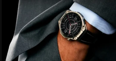 Amazfit Balance Ultra na męskim nadgarstku