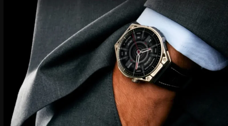 Amazfit Balance Ultra na męskim nadgarstku