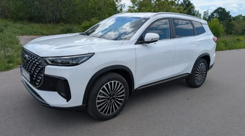 Chery Tiggo 8 z napędem spalinowym – miejski SUV w wersji luksusowej
