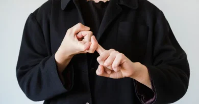 Sztuczna inteligencja uczy się języka migowego. Rozwiązanie opracowane przez polskich naukowców