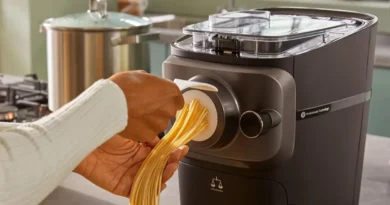 Zapomnij o kupnym makaronie. Ten kuchenny robot sam zagniecie i pokroi ciasto szybciej, niż zagotujesz wodę!